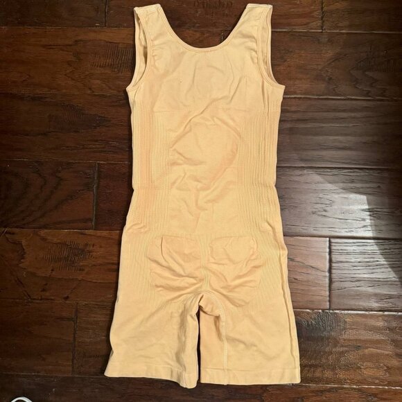 NWOT!  Body Shaper with Slimming Panels & Wide Straps in Tan - Size Small/Medium - Picture 11 of 11